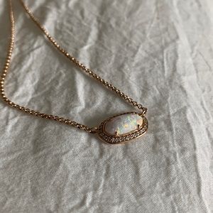 Kendra Scott necklace